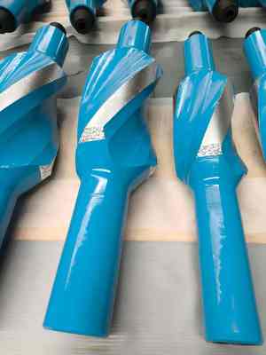 9-1/4" استبالیزرهای حلقه ای یکپارچه 6-1/2" بدن OD با 4-1/2" جعبه Reg. پایین و 4" جعبه IF بالا